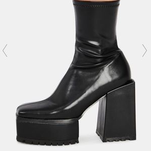 Poster Grl DISAPPEARING ACT PLATFORM BOOTS